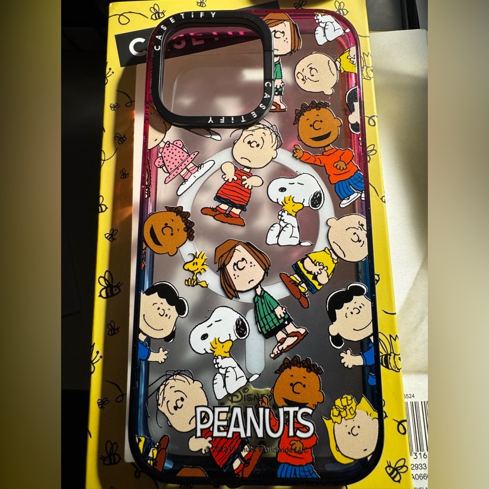 CASETiFY Peanuts* Friends Medley
Case MagSafe
iPhone 15 Pro Max
Impact & stand